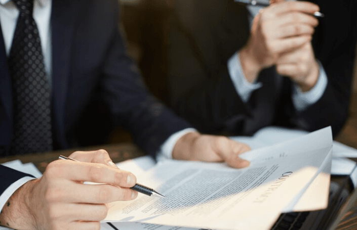 Descubre las nuevas reglas para un empleo transparente en Europa, garantizando derechos laborales claros y accesibles para todos.